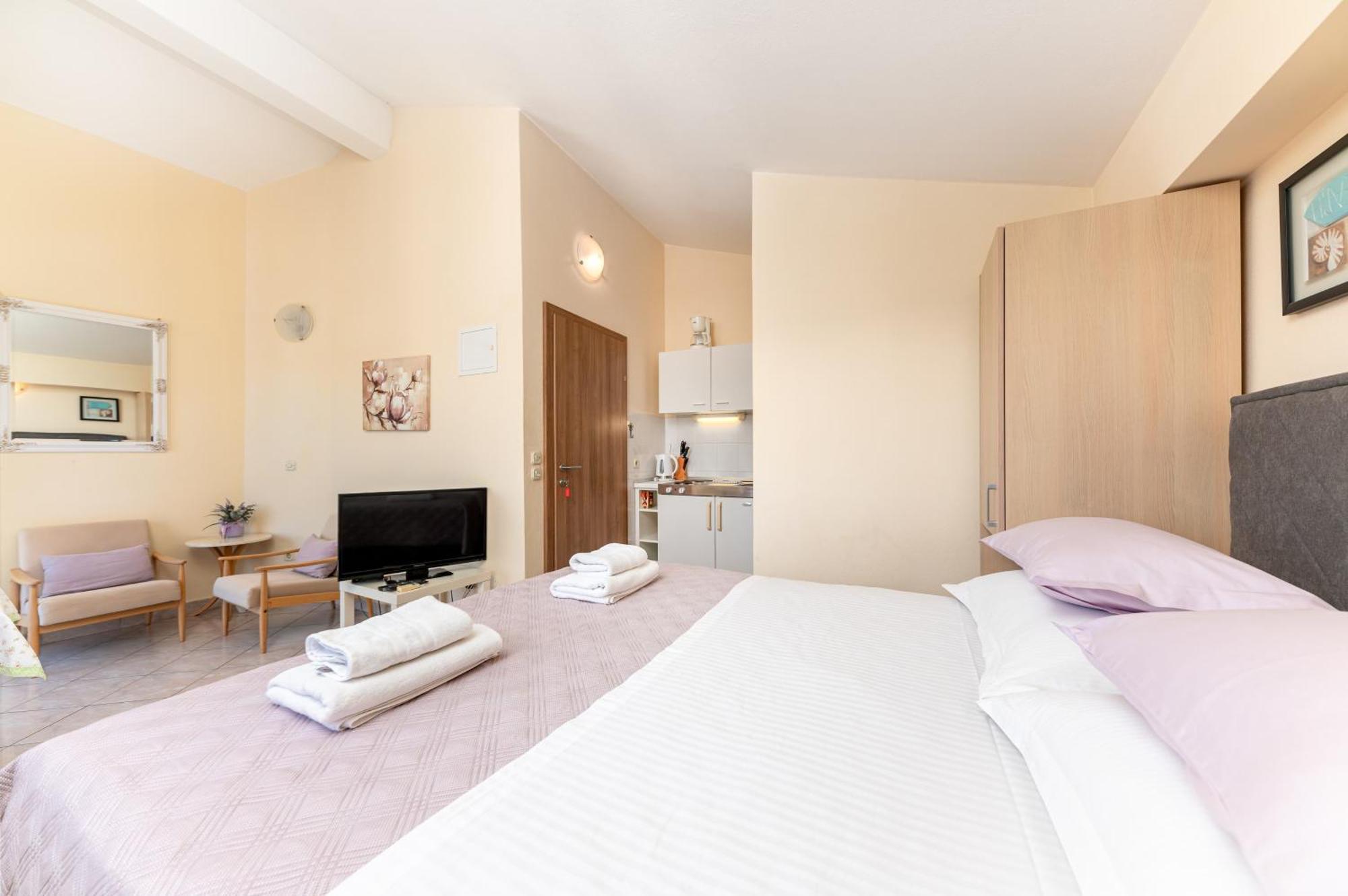 Apartments Gisela Makarska Oda fotoğraf